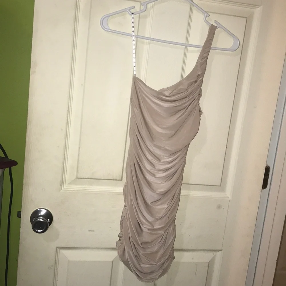 🥂 One Shoulder Ruched Dress 🥂 - Picture 4 of 4